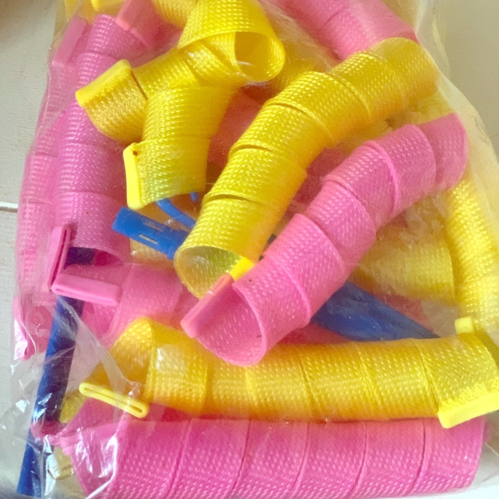 Curl formers This is a set of 36; 18 of each color